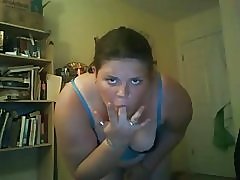 BBW schiebt eine Spielzeug in ihre Fette Muschi
